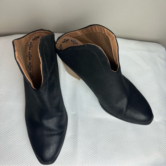 Qupid Black Feaux Leather Bootie - Picture 3 of 5